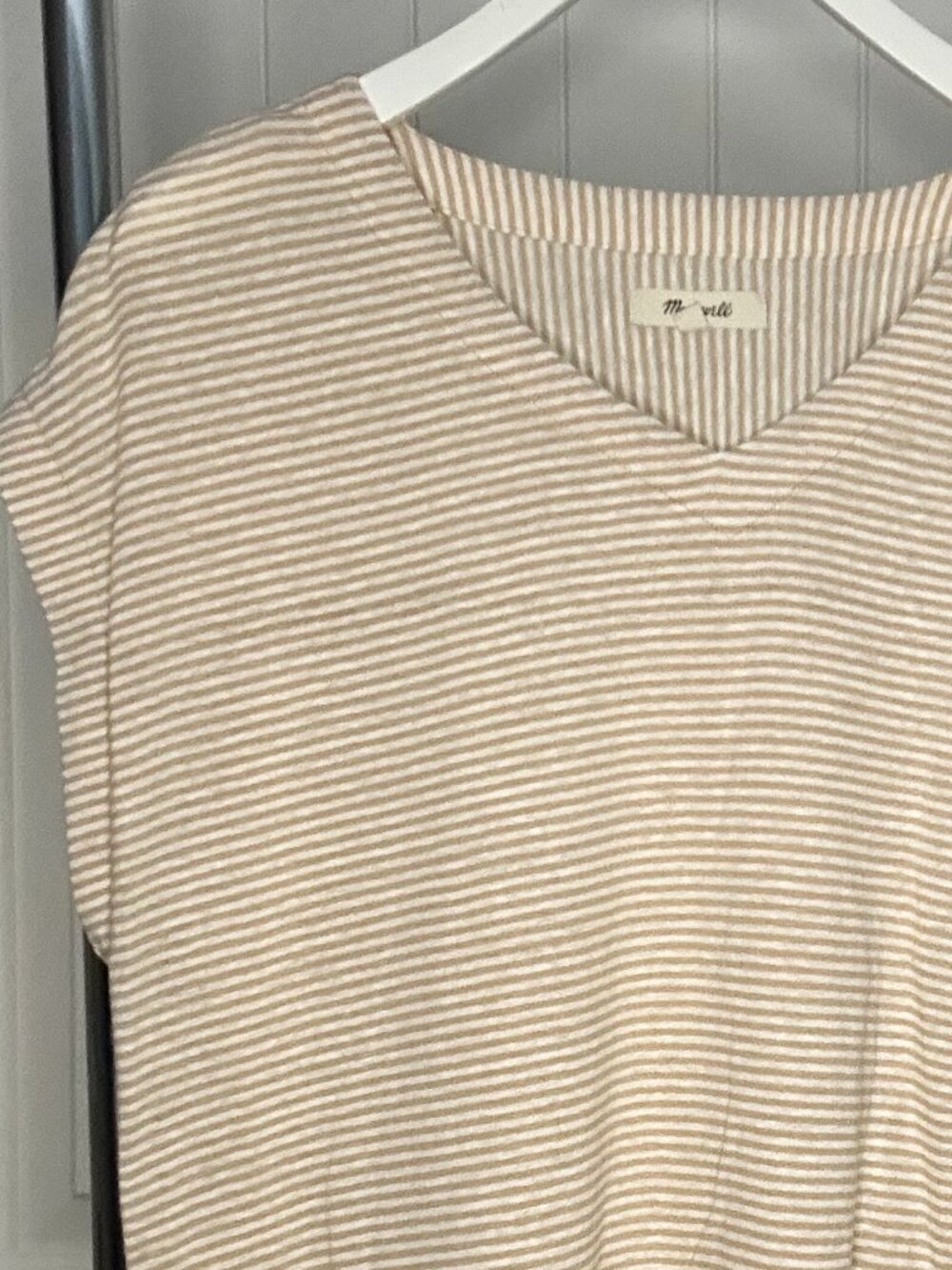 Madewell Tan & Cream Striped V-Neck Tee | size medium